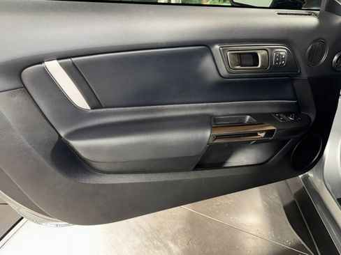 Used 2020 Ford Mustang Shelby GT500 w/ Technology Package image 24