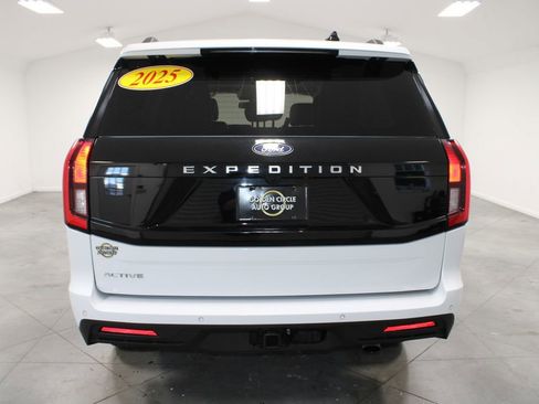 Used 2025 Ford Expedition Active AWD/4WD image 8