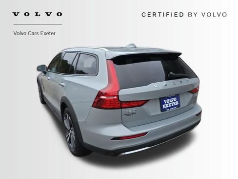 Certified 2025 Volvo V60 B5 Cross Country Plus image 6