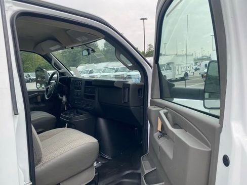 New 2025 Chevrolet Express 3500 w/ Power Convenience Package image 25