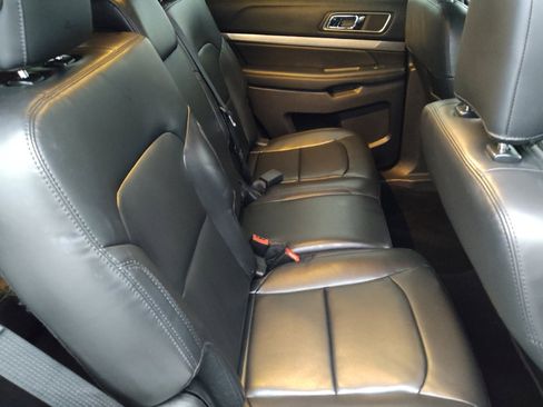 Used 2019 Ford Explorer XLT w/ Equipment Group 202A FWD image 19