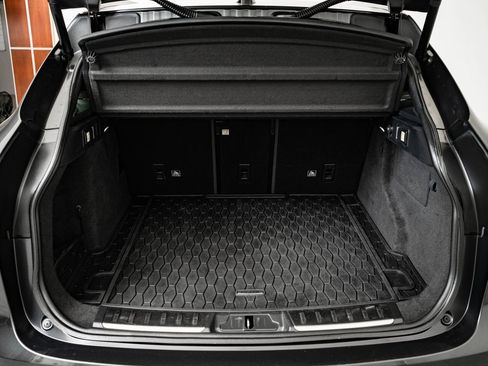 Used 2020 Jaguar F-PACE S image 21