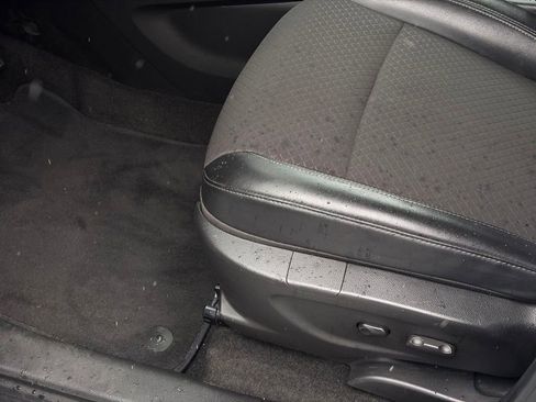 Used 2021 Buick Encore Preferred AWD/4WD image 12