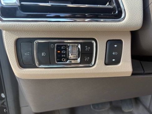 Used 2023 Lincoln Navigator L Reserve AWD/4WD image 11