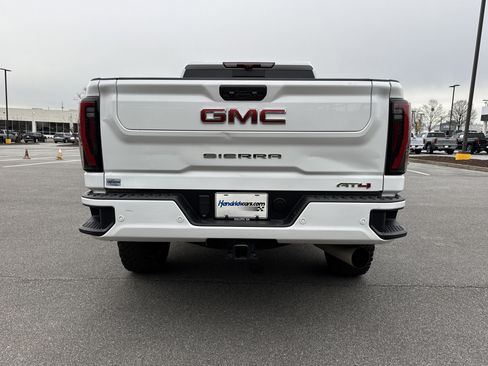 Used 2024 GMC Sierra 2500 AT4 w/ AT4 Premium Plus Package image 9