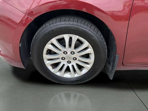Used 2013 Toyota Sienna XLE FWD image 22
