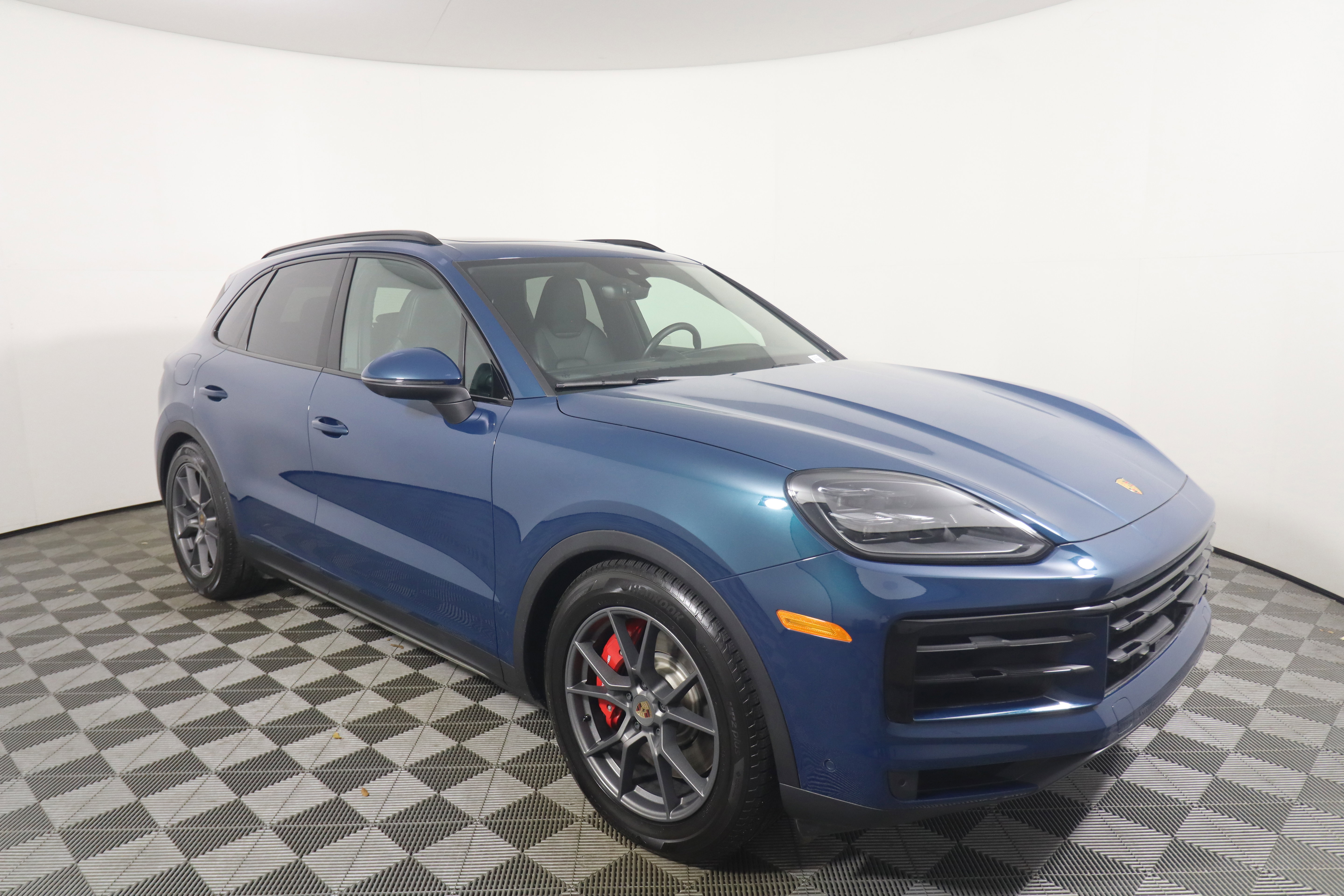 Used 2025 Porsche Cayenne S AWD/4WD image 9