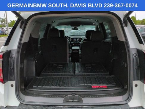 Used 2023 GMC Acadia SLT w/ Elevation Edition FWD image 15