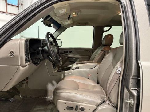 Used 2006 GMC Sierra 2500 SLT w/ Heavy-Duty Power Package image 12