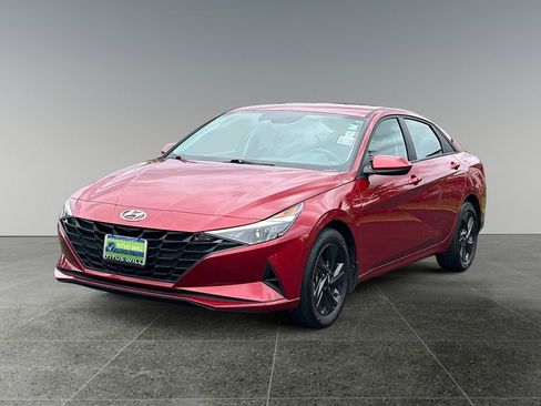 Used 2023 Hyundai Elantra SEL FWD image 3
