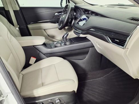 Certified 2023 Cadillac XT4 Premium Luxury w/ Enhanced Visibility Package image 23