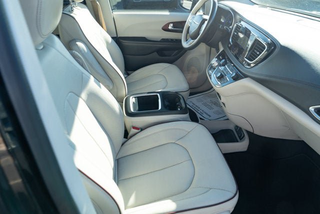 Used 2020 Chrysler Pacifica Limited FWD image 42