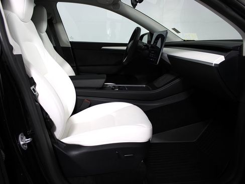 Used 2023 Tesla Model Y Performance AWD/4WD image 10