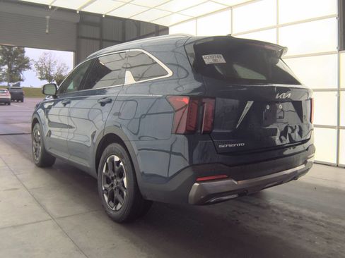Used 2024 Kia Sorento S w/ Panoramic Sunroof Package FWD image 6