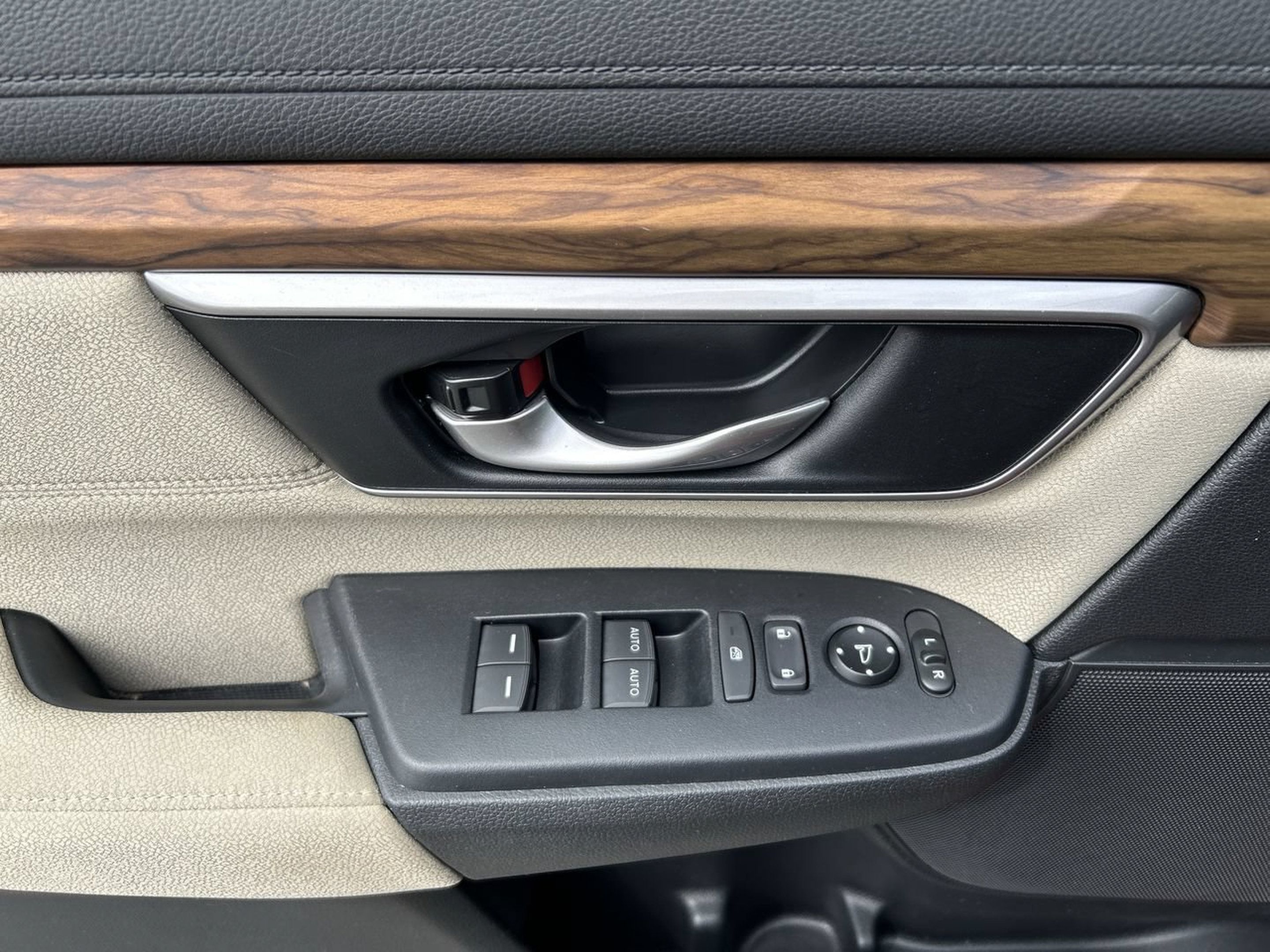 Used 2019 Honda CR-V EX image 17