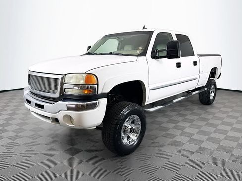 Used 2006 GMC Sierra 2500 SLT w/ Onstar Plus Package AWD/4WD image 3