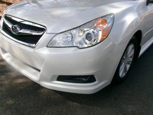 Used 2011 Subaru Legacy 2.5i Premium image 39