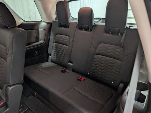 Used 2025 Nissan Pathfinder SV image 10