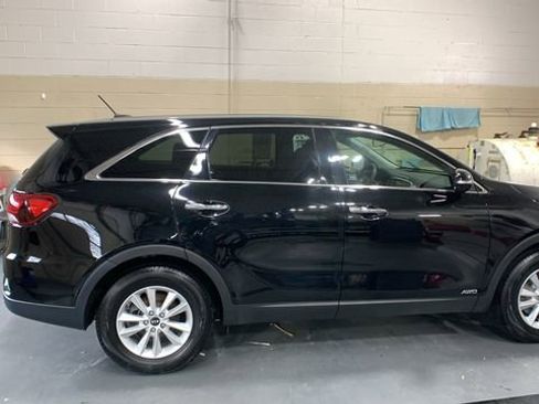 Used 2019 Kia Sorento LX image 4