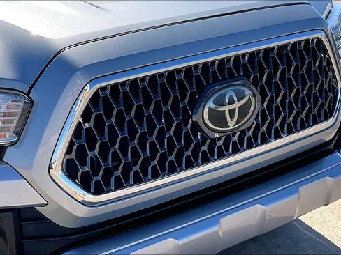 Used 2019 Toyota Tacoma TRD Sport image 30
