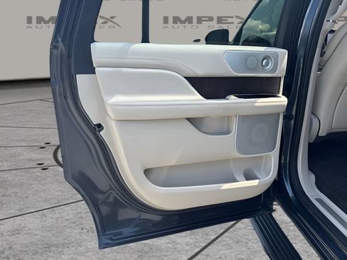 Used 2021 Lincoln Navigator L Reserve w/ Luxury Package AWD/4WD image 25