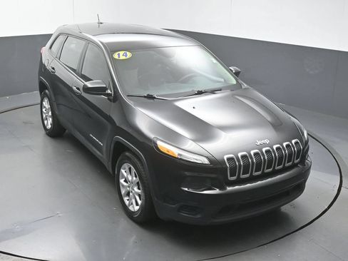 Used 2014 Jeep Cherokee Sport FWD image 39