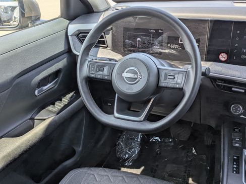 Used 2025 Nissan Kicks SV AWD/4WD image 16