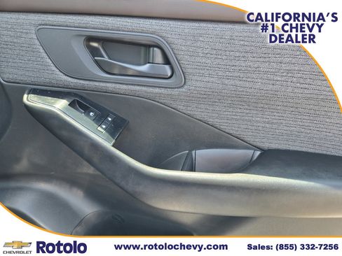Used 2023 Nissan Rogue S AWD/4WD image 10