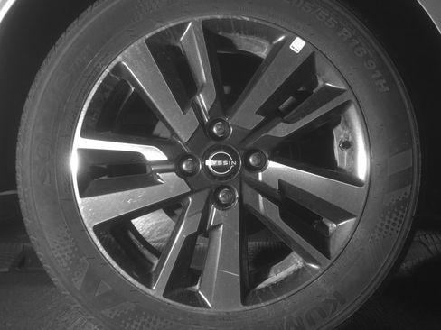 Used 2025 Nissan Versa SV w/ Trunk Package FWD image 15