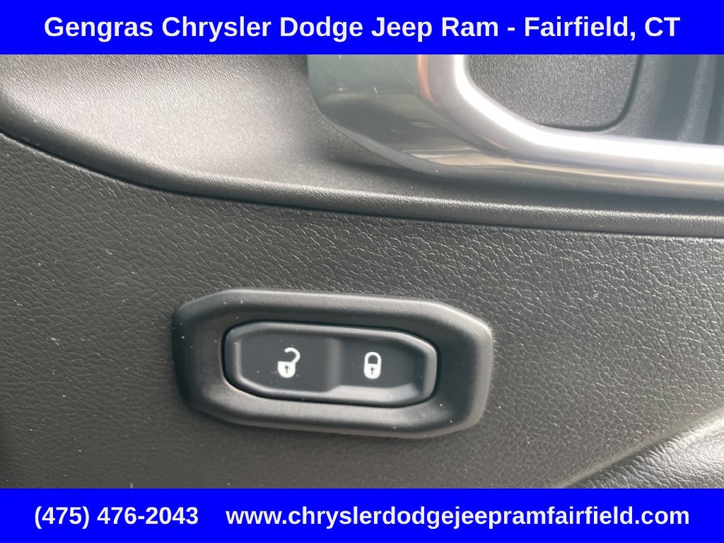 Used 2024 Jeep Wrangler Unlimited w/ Convenience Group AWD/4WD image 21