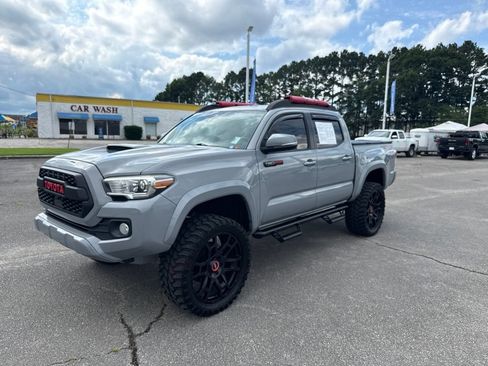 Used 2021 Toyota Tacoma TRD Sport AWD/4WD image 2
