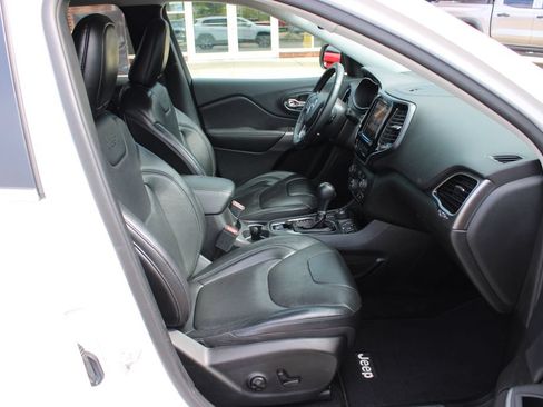 Used 2019 Jeep Cherokee Limited w/ Luxury Group AWD/4WD image 48