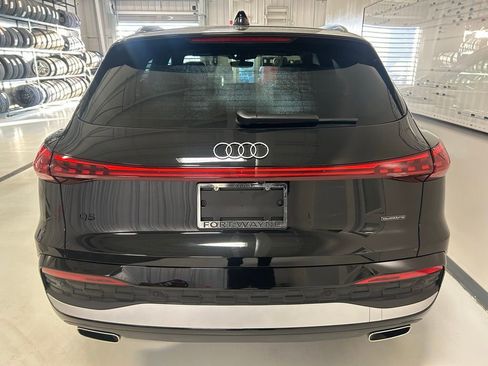 Used 2025 Audi Q5 Premium w/ Convenience Package image 27