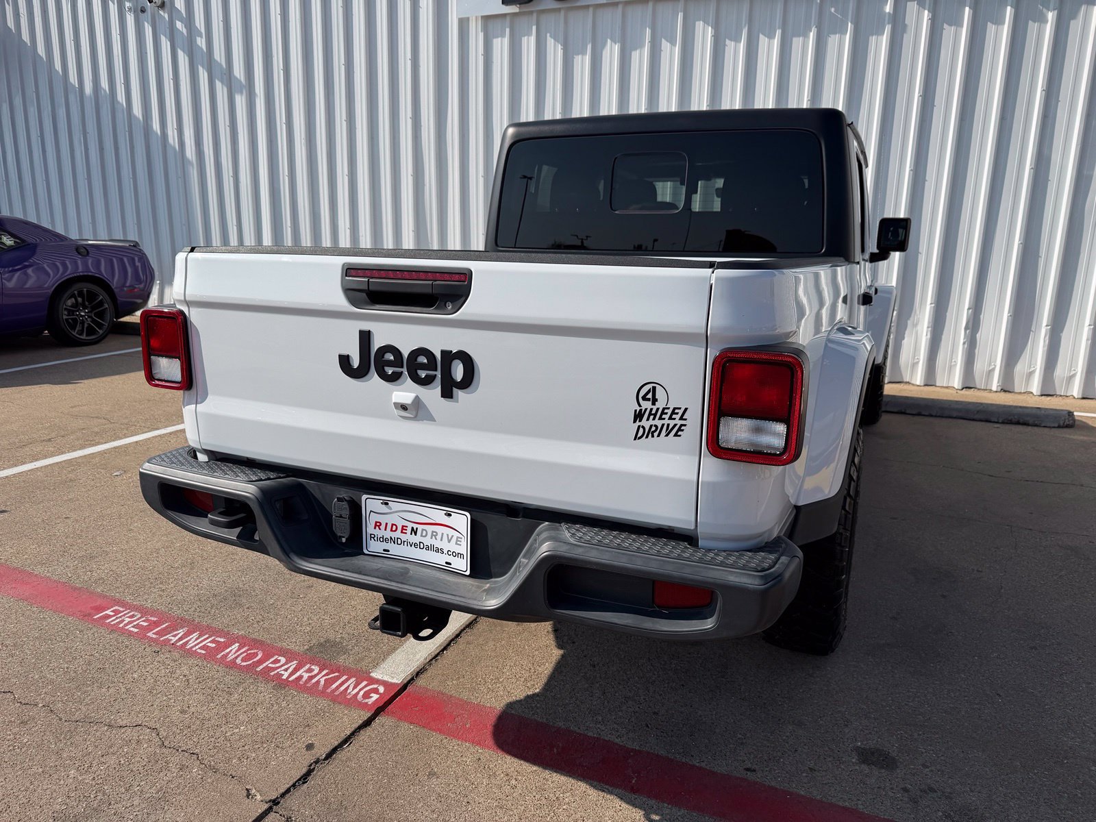 Used 2023 Jeep Gladiator Sport AWD/4WD image 6