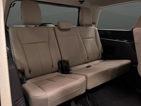 Used 2024 Ford Expedition XLT image 35