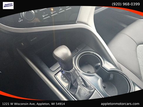 Used 2018 Toyota Camry LE image 17