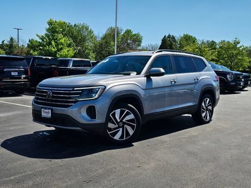 Used 2024 Volkswagen Atlas SE AWD/4WD image 2
