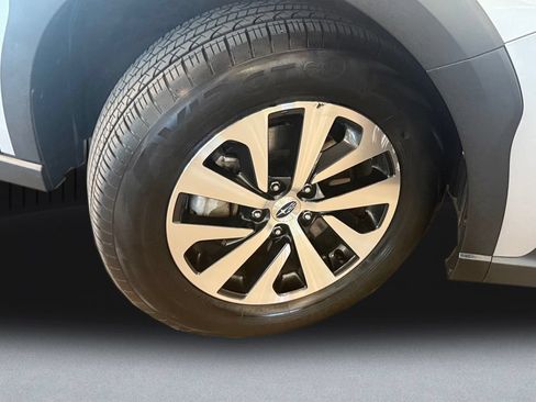 Used 2024 Subaru Outback Premium AWD/4WD image 18