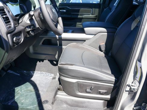 New 2026 RAM 2500 Laramie AWD/4WD image 4