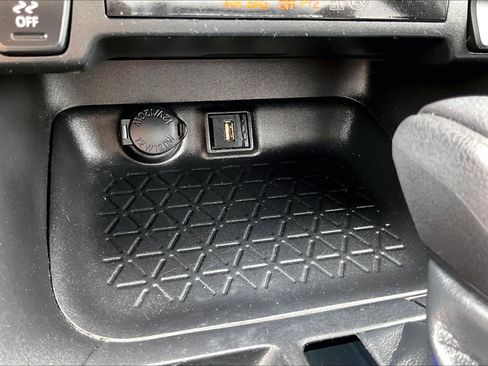 Used 2022 Toyota RAV4 XLE FWD image 32