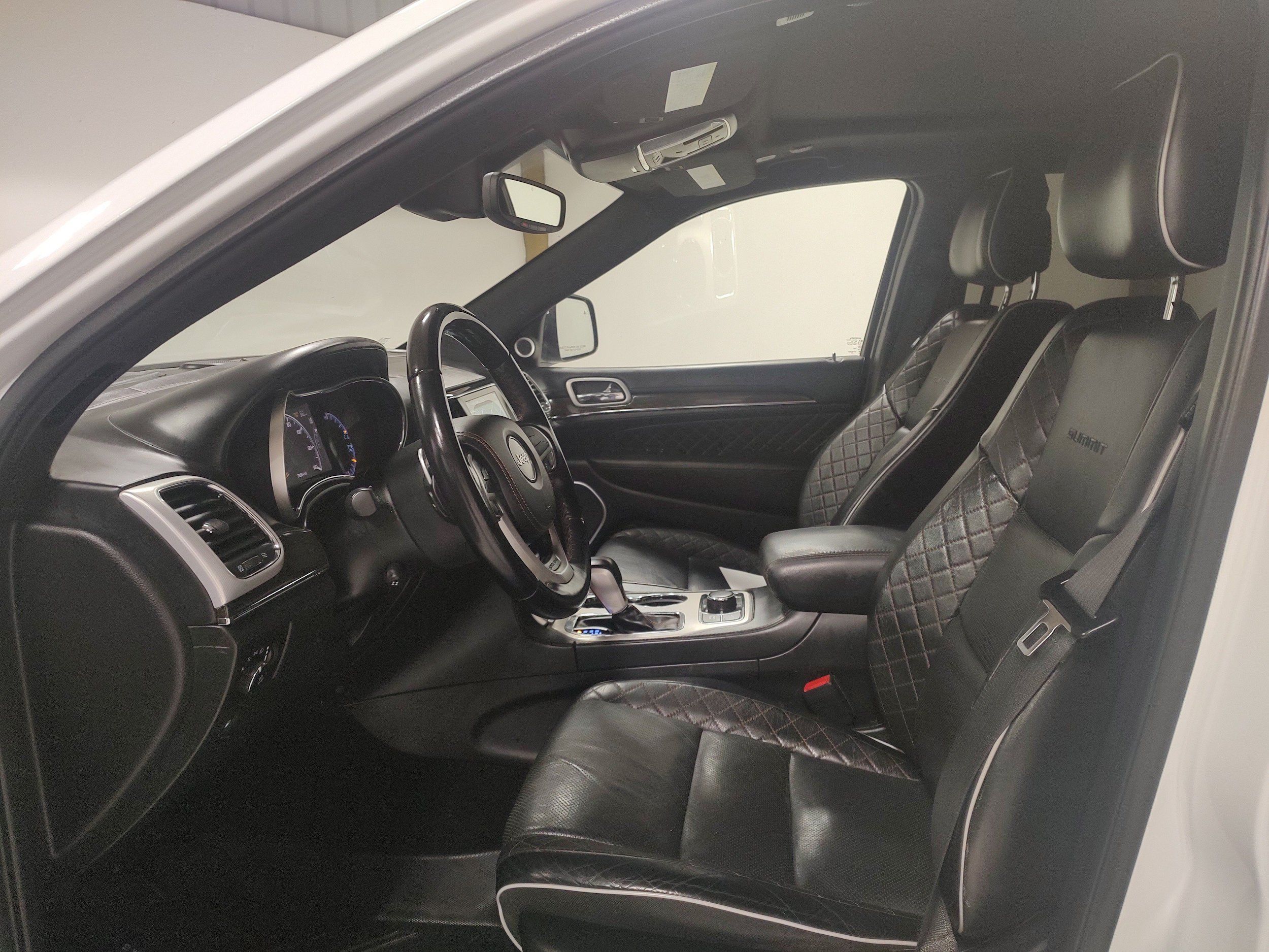 Used 2020 Jeep Grand Cherokee Summit AWD/4WD image 10