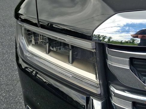 Used 2023 GMC Acadia SLT w/ Technology Package AWD/4WD image 12