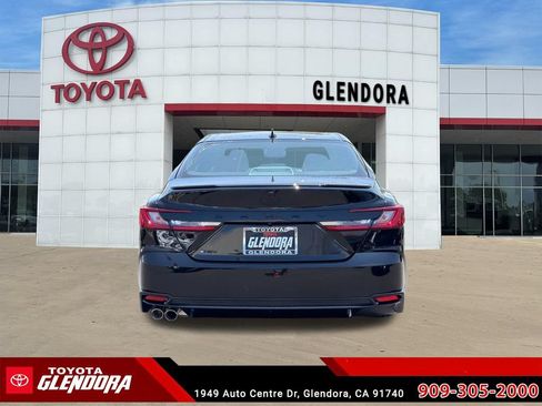 New 2026 Toyota Camry Hybrid FWD image 9