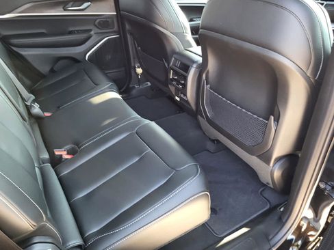 New 2025 Jeep Grand Cherokee Limited w/ Black Appearance Package image 11