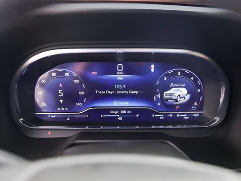 Used 2023 Chevrolet Suburban High Country image 12