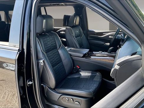 Used 2023 Cadillac Escalade ESV Sport Platinum w/ LPO, ONYX Package AWD/4WD image 7