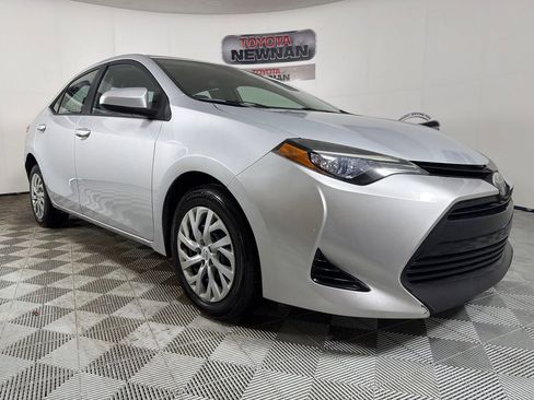 Used 2017 Toyota Corolla LE image 1