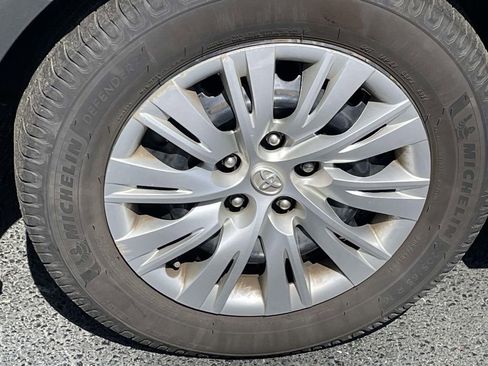 Used 2012 Toyota Camry LE image 11