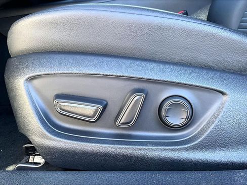 Used 2023 Toyota Camry SE image 32