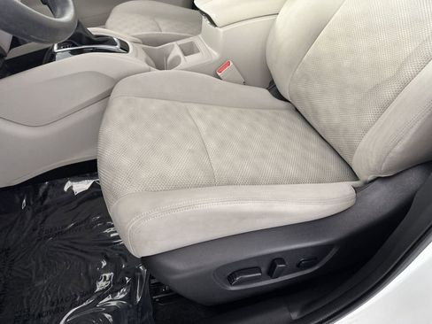 Used 2020 Nissan Rogue Sport SV FWD image 12